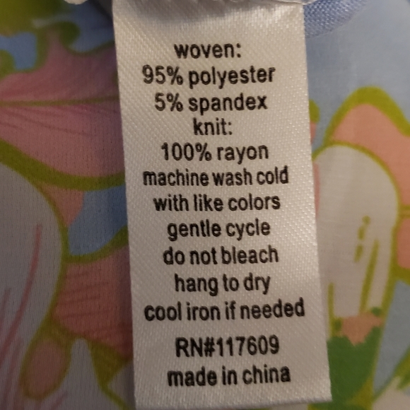 Modbe ladies large floral print zip front sleeveless pullover top. 341 - Picture 3 of 4